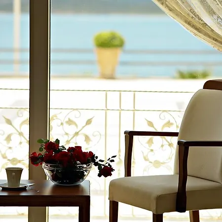 Otel Cunda Kivrak 2*