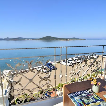Cunda Kivrak Otel Ayvalı