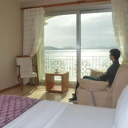 Otel Cunda Kivrak 2*