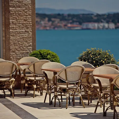 Otel Cunda Kivrak Ayvalı