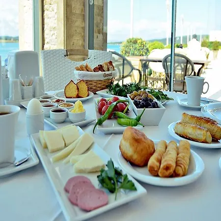 Otel Cunda Kivrak 2*