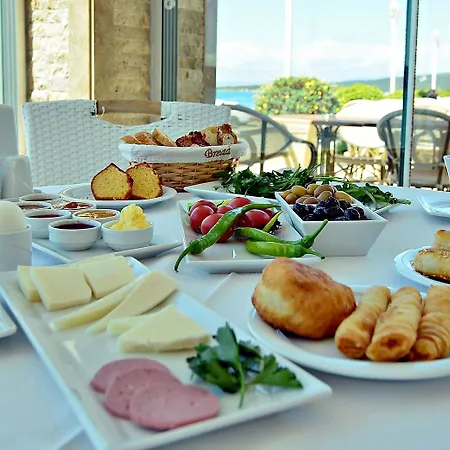 Otel Cunda Kivrak 2*